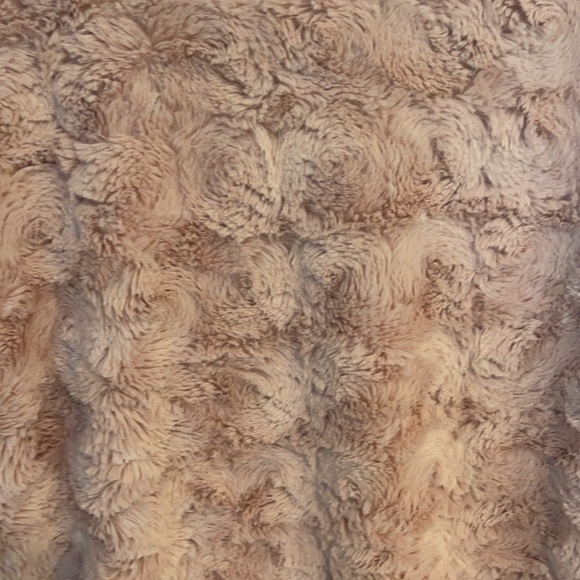 Crew neck pullover Rosy Pink Plush Sweater - Picture 3 of 12